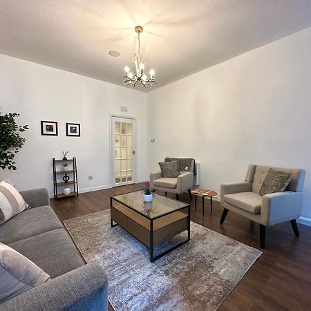 Large City Centre Apartment Перт Экстерьер фото